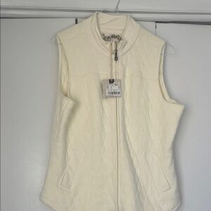 Cream Quilted Sleeveless Vest 
Aventura